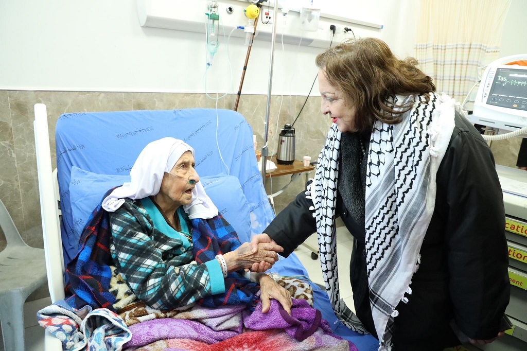 وزيرة الصحة مي الكيلة تتفقد مستشفى دورا الحكومي 